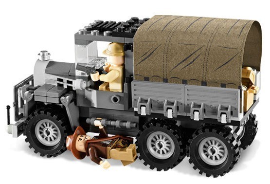 Lego Indiana Jones 7622 Race for the Stolen Treasure -In Action
