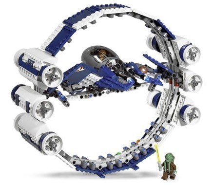 Lego - Star Wars - 7661 Jedi Starfighter with Hyperdrive Booster Ring - Close Up