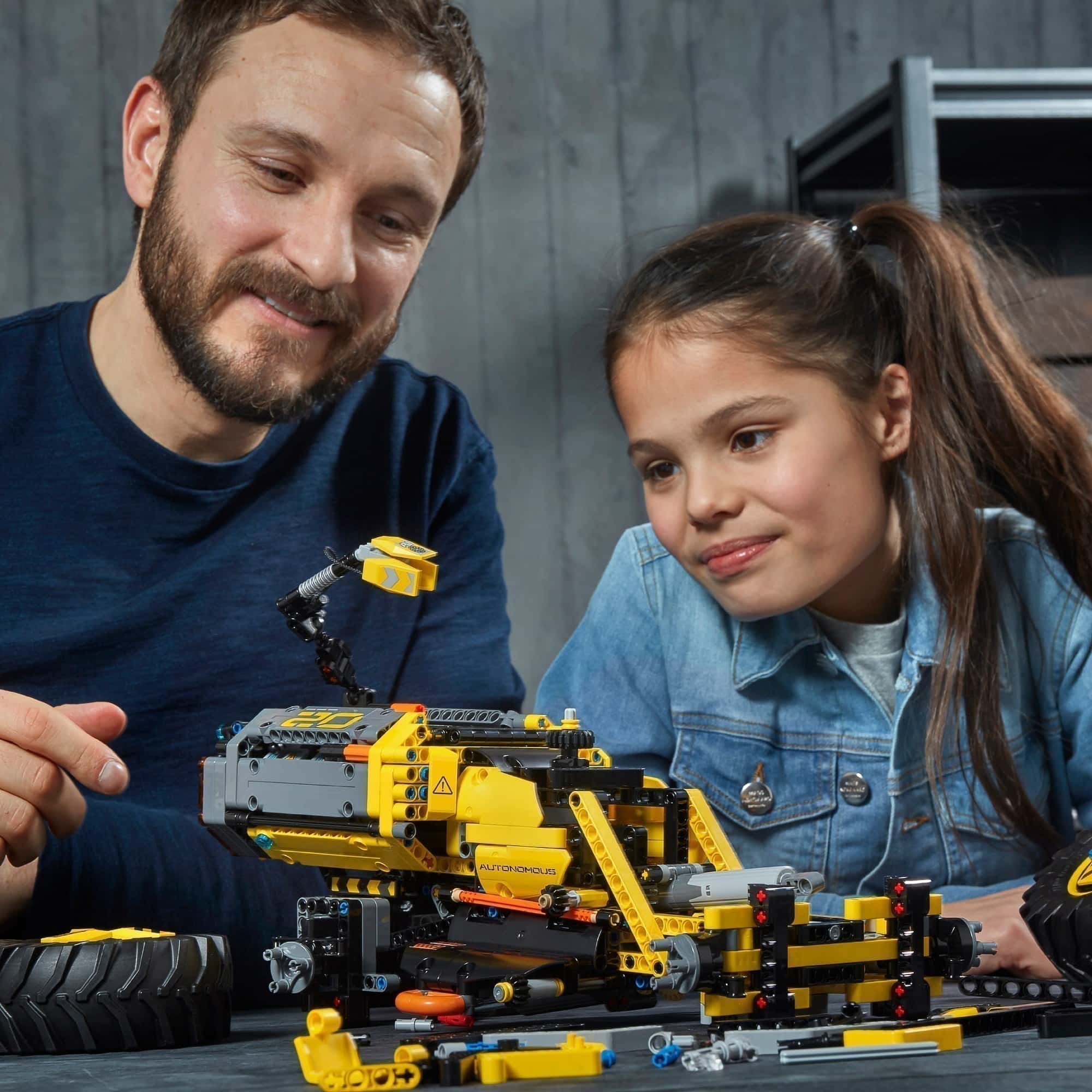 LEGO® Technic™ 42081 - Volvo Concept Wheel Loader ZEUX