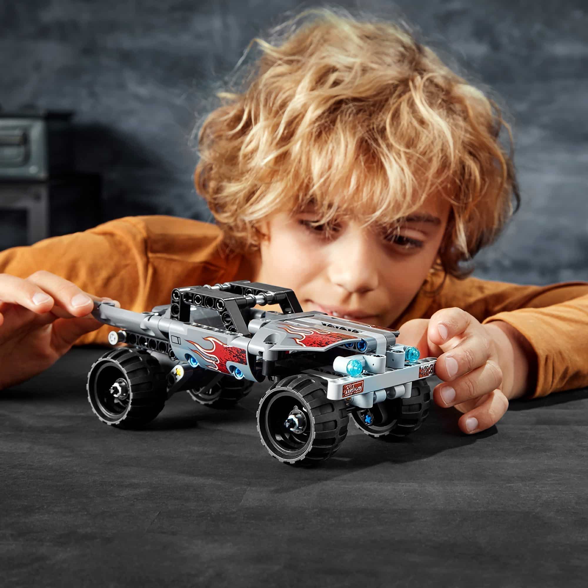 LEGO® Technic™ 42090 - Getaway Truck