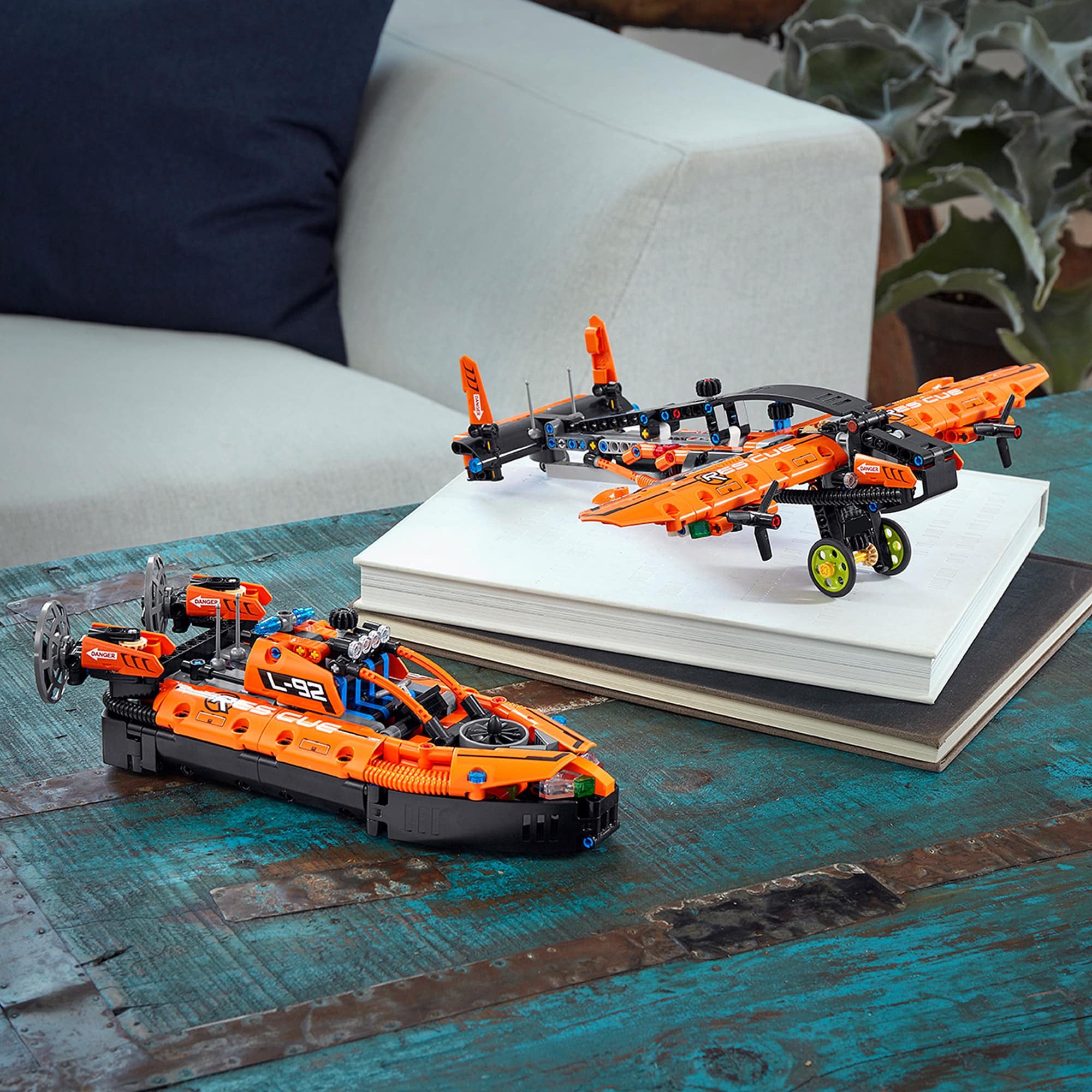 LEGO Technic 42120 - Rescue Hovercraft