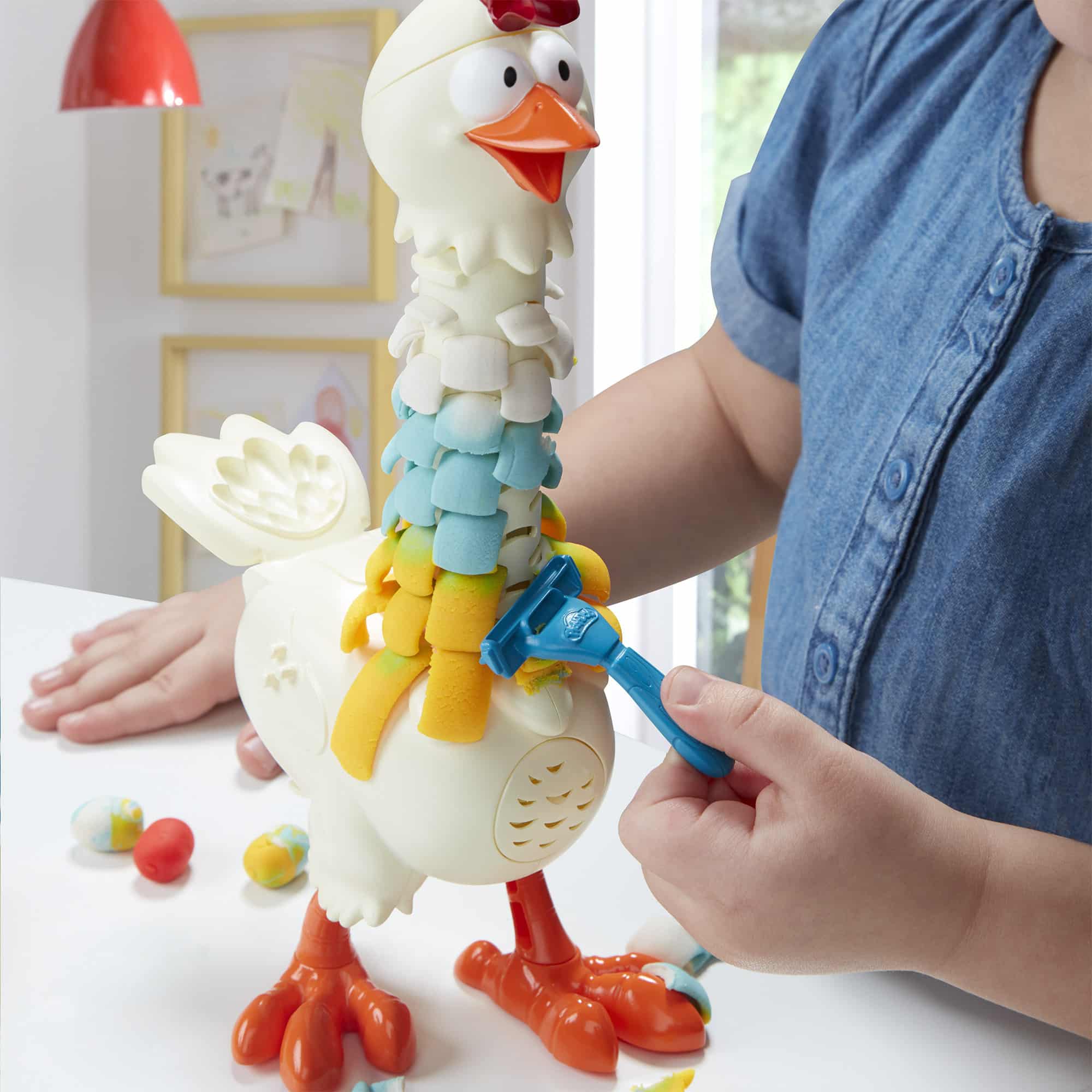 Play-Doh - Animal Crew - Cluck-a-Dee Feather Fun Chicken