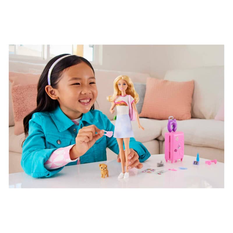 Barbie - Travel Set - Malibu Doll & Accessories4