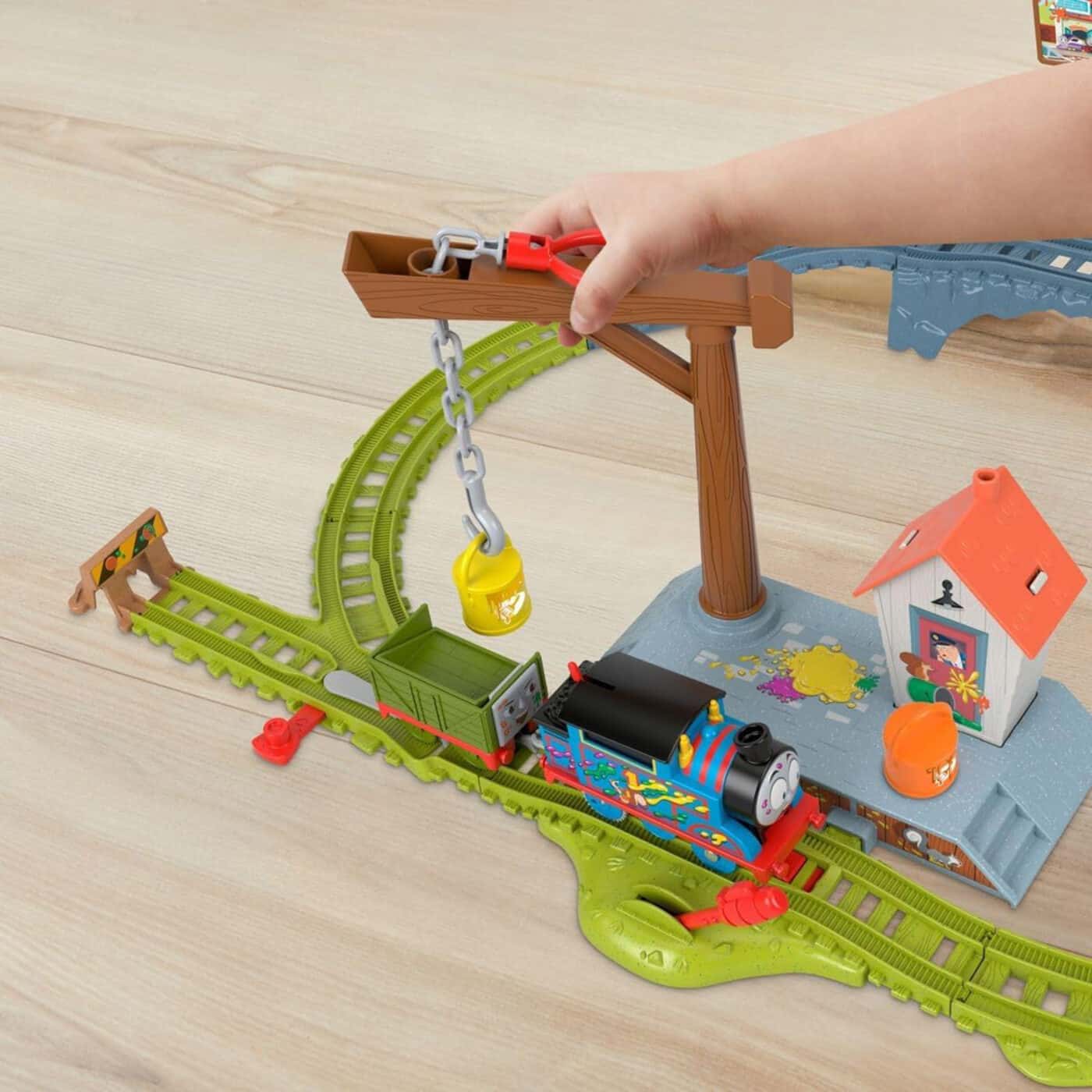 Thomas And Friends - Paint Delivery Motorized Train Set2