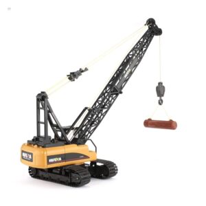 Huina 1572 RC Crawler Crane lifting a log