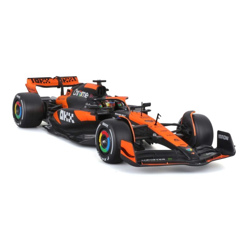 Bburago -1:24 F1 McLaren #81 Piastri 2024 Model Kit-assambled from front with angle