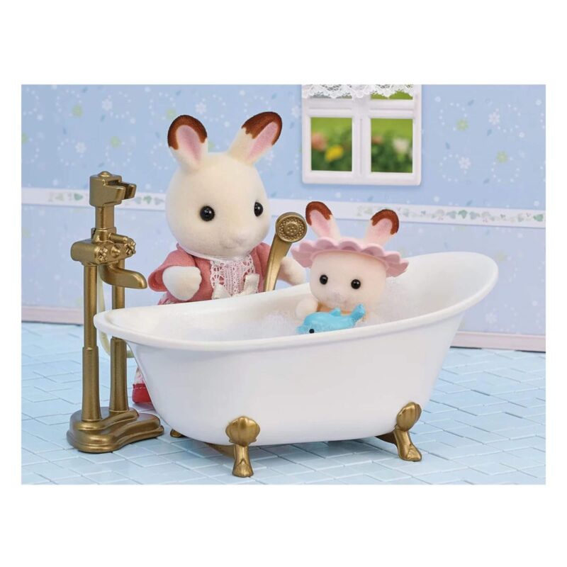 Close-up of the set with the shower curtain, bath toys, and accessories arranged around the bathtub.