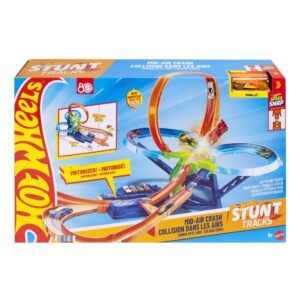 Hot Wheels - Mid-Air Crash Playset with Motorised Booster