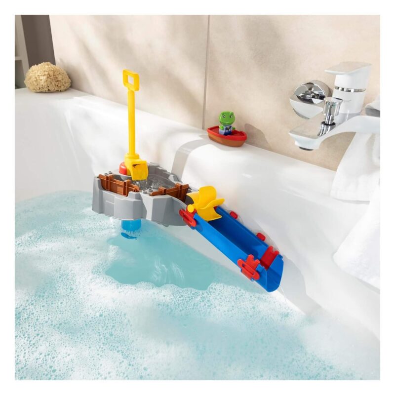 Child lifting the scoop on Sploshy Mountain