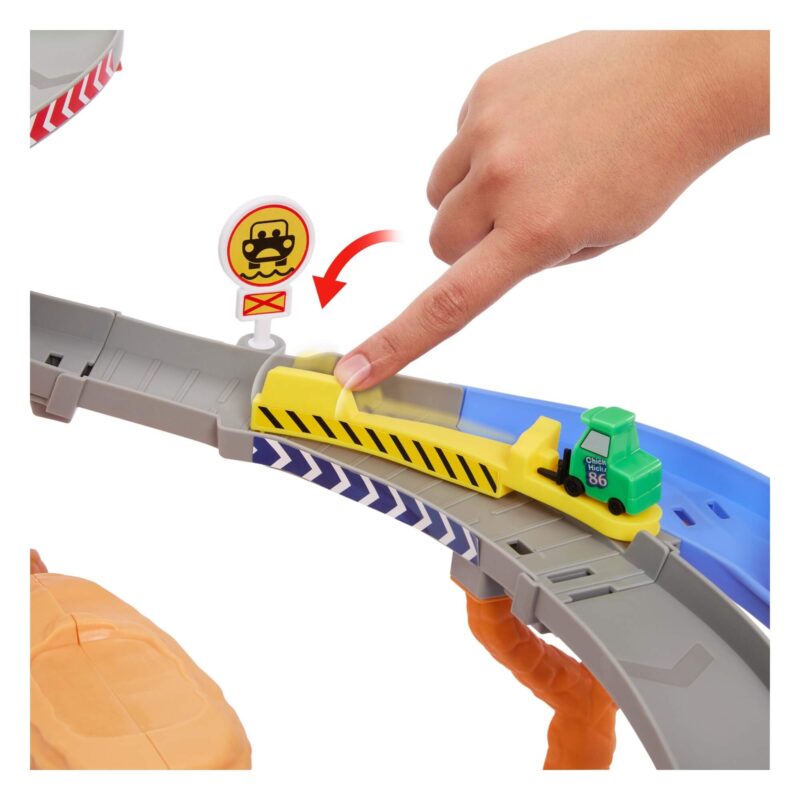 Kids racing Lightning McQueen and Chick Hicks on Cars track