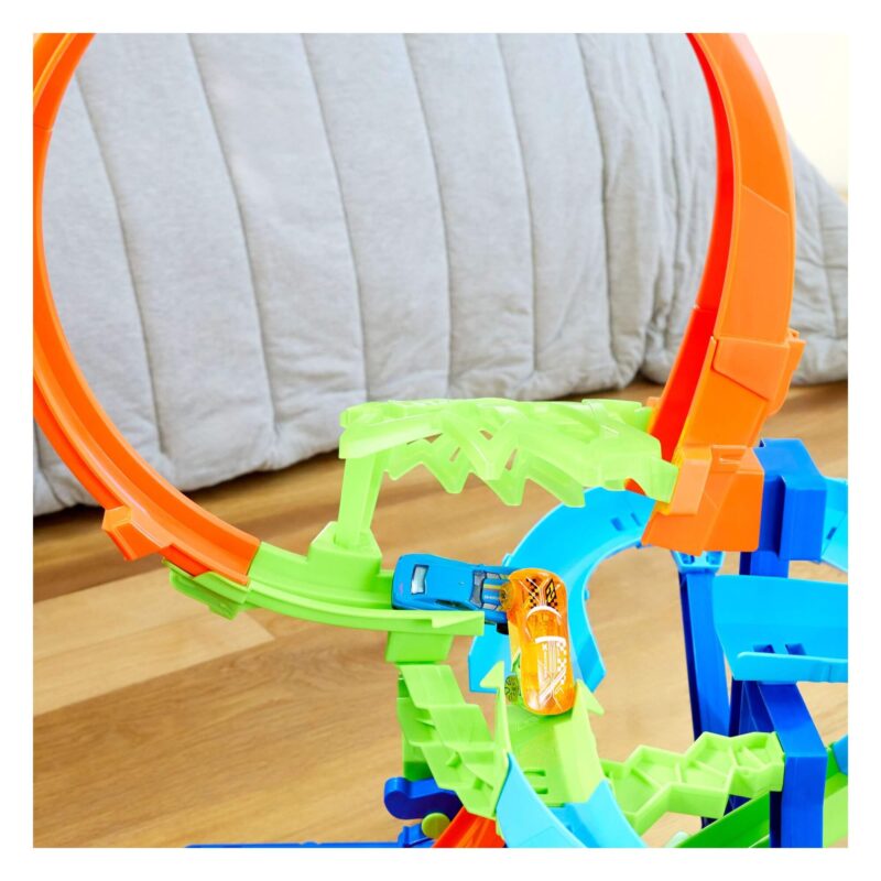 Close-up of track loop and motorised booster detail