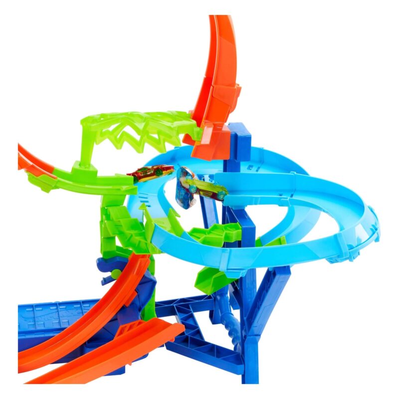 Full Mid-Air Crash Playset assembled with loop and ramp